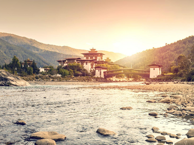 Sonnenuntergang, Punakha Dzong, Bhutan Rundreise