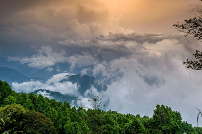 Sikkim und Bhutan Rundreise, Berglandschaft im Nebel, Kalimpong, Indien