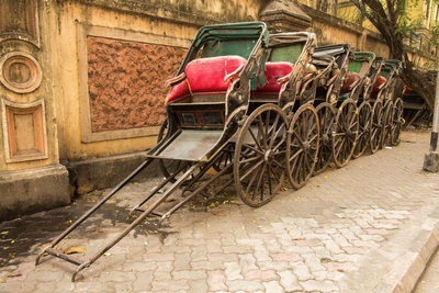 Sikkim und Bhutan Reise, Traditionelle Rikschas in Kolkata, Indien