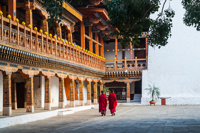 uelle Höhepunkte einer Reise durch Bhutan: Besuche im Kloster
